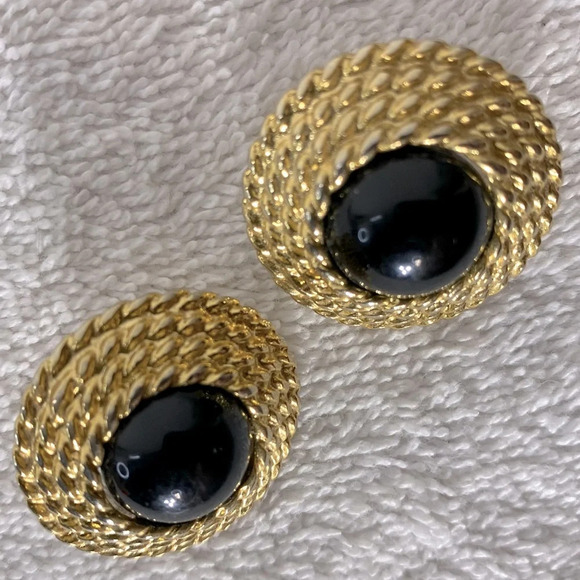 Vintage Gold Tone Rope Circles With Black Centres Clip On Earrings - Picture 5 of 7